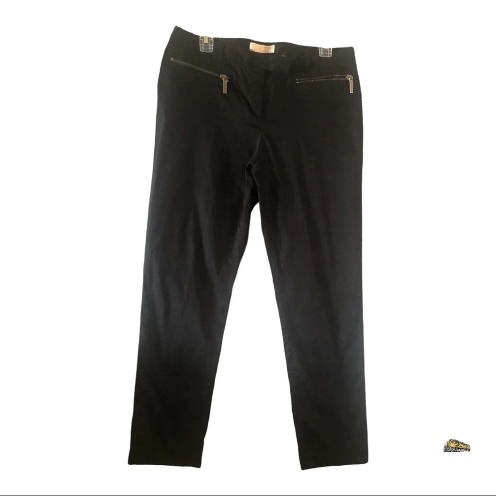 Beautiful Women’s MK Black Crops Size 8 in Excellent Used Condition